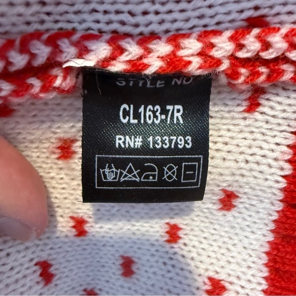 POL Snowflake Christmas Sweater - Picture 4 of 6